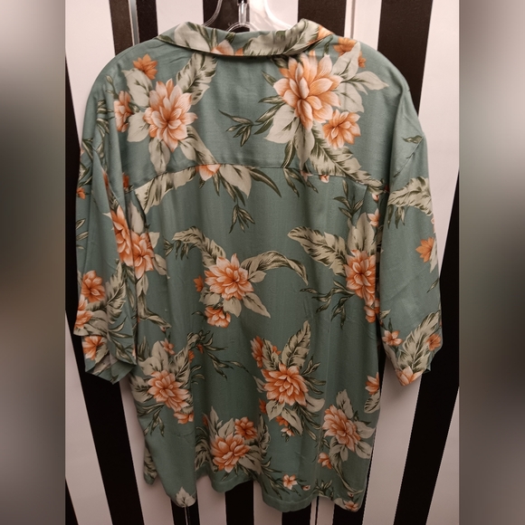 Tommy Bahama Button Down - Picture 2 of 8